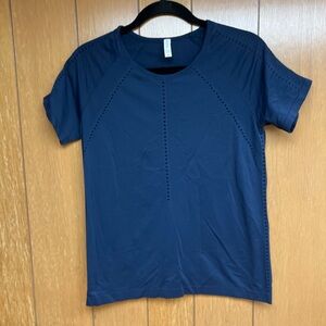 Athleta Foothill Perforated Navy Blue Women's M Short Sleeve Activewear